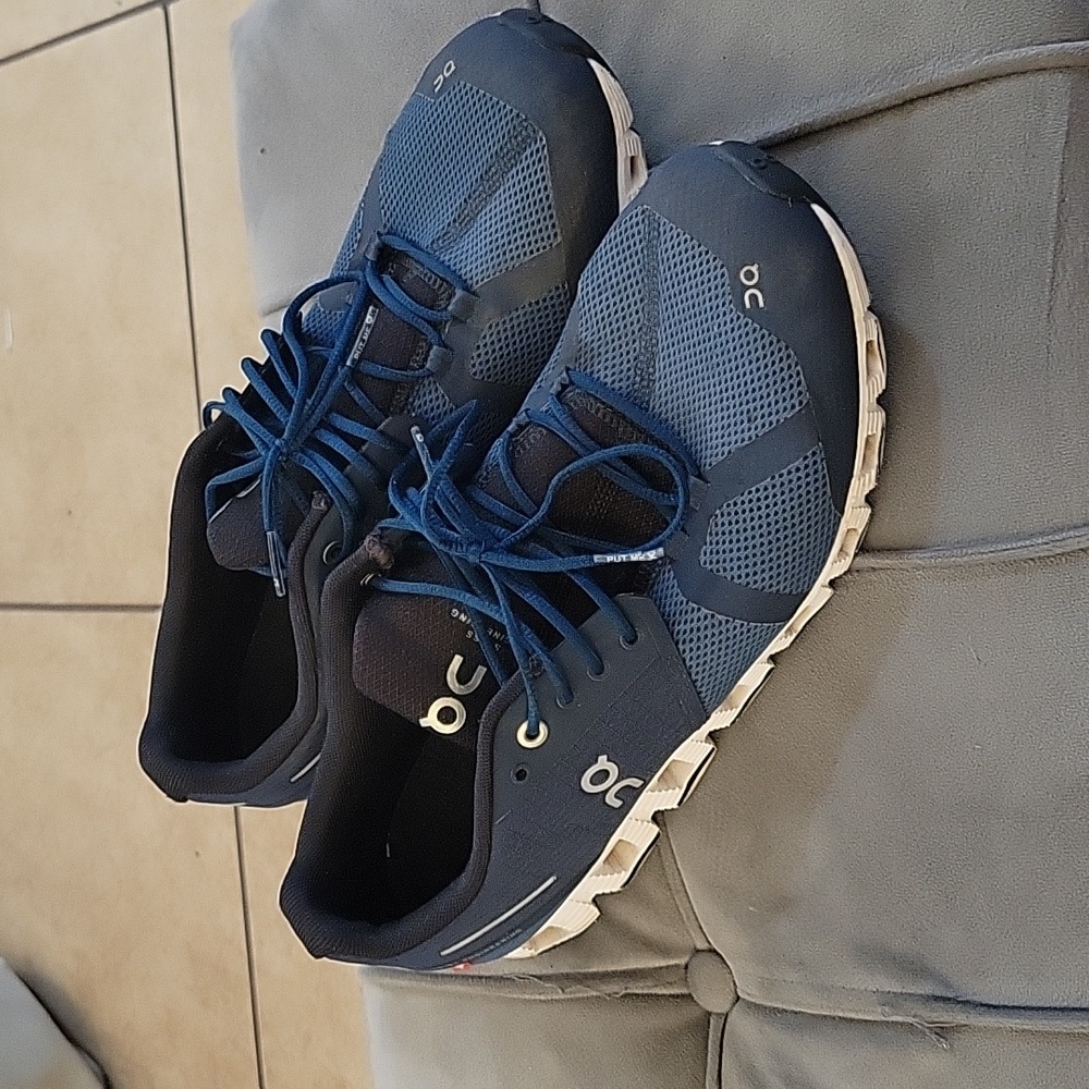 Men's On cloud sz 10